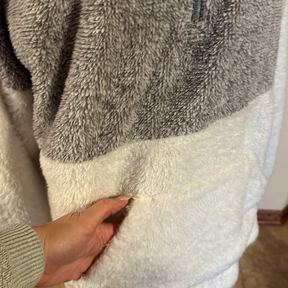 Fuzzy Pullover - Picture 3 of 7